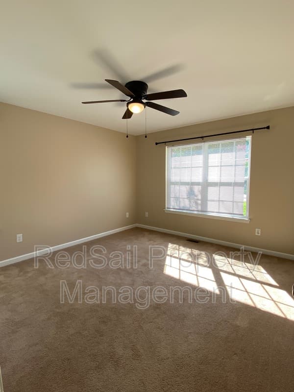 Williamsburg House: 100 Booker T Rd