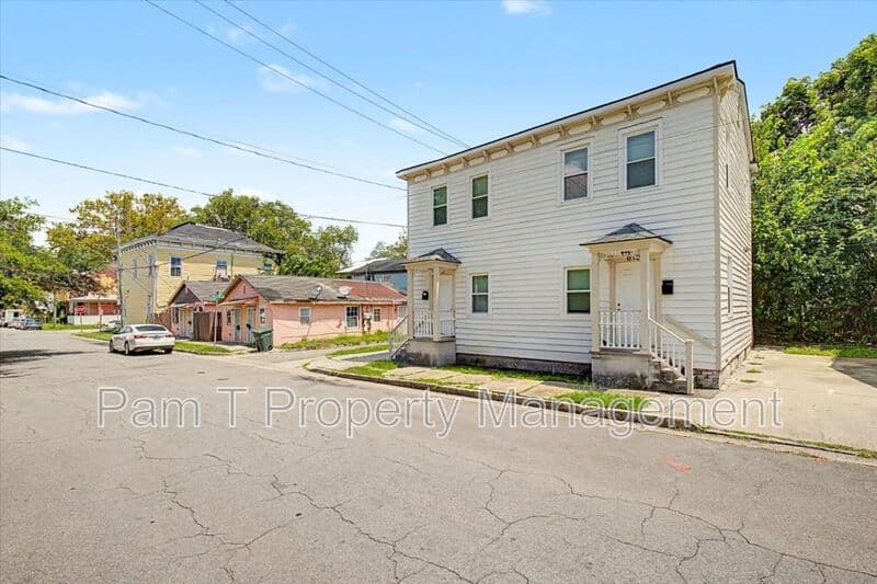 Savannah Townhome: 814 Ott St