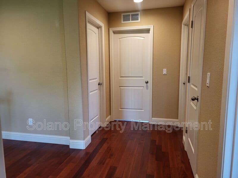 Fairfield House: 3891 Danbury Way