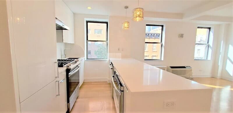 New York Condo: 308 W 30th St