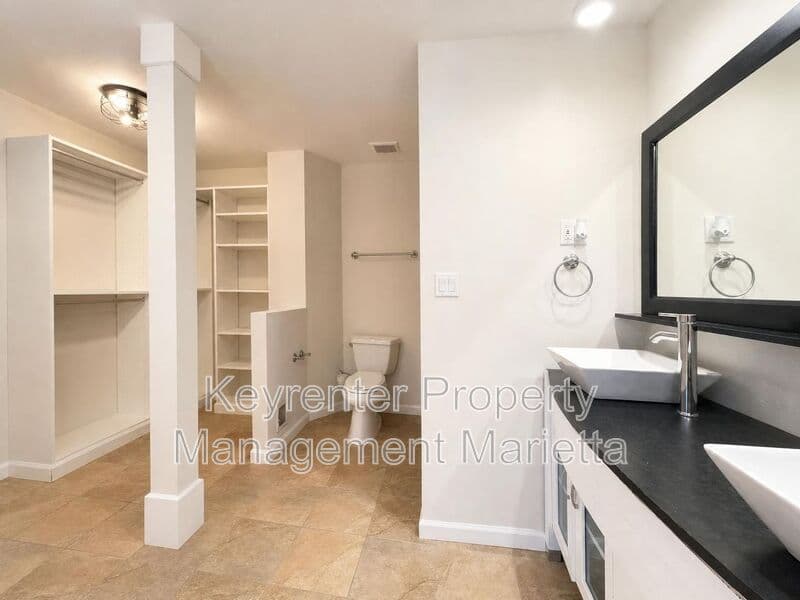 Marietta House: 150 Hitching Post Court Southeast
