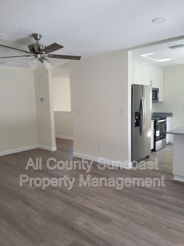 Palm Harbor House: 648 16th Ln