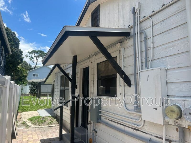 Orlando House: 1303 E Harding St