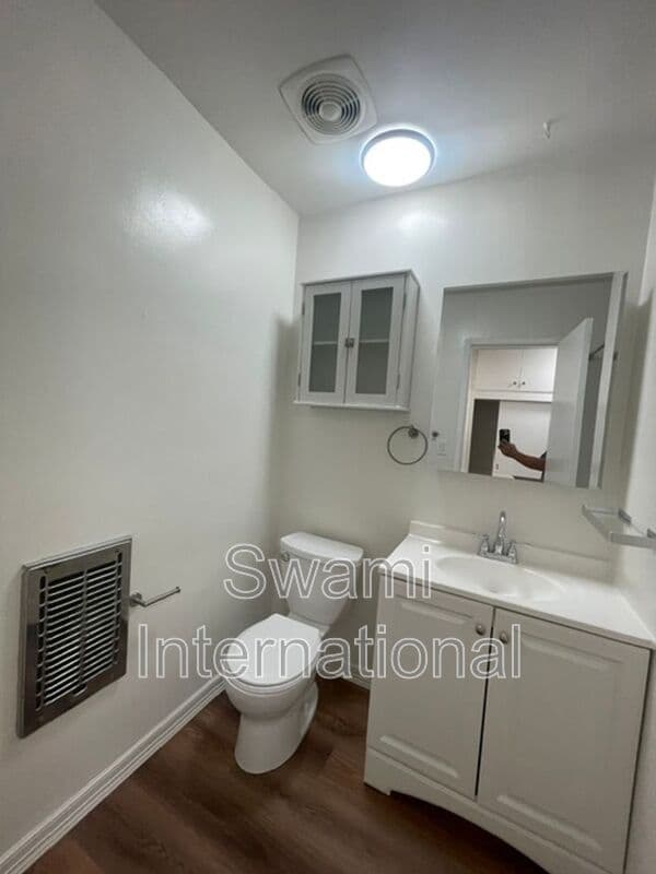 Inglewood Condo: 100 E. Hillcrest Blvd.