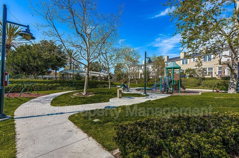 Irvine House: 315 Silk Tree Street