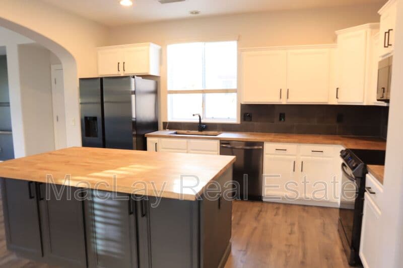 Chandler House: 1171 N Mason Dr