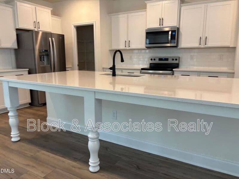 Raleigh House: 5128 Ranger Grove Way