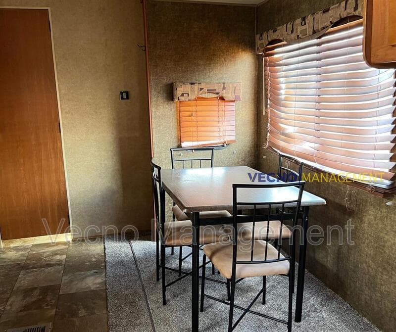 Pearsall House: 1819 County Road 1001 - 17
