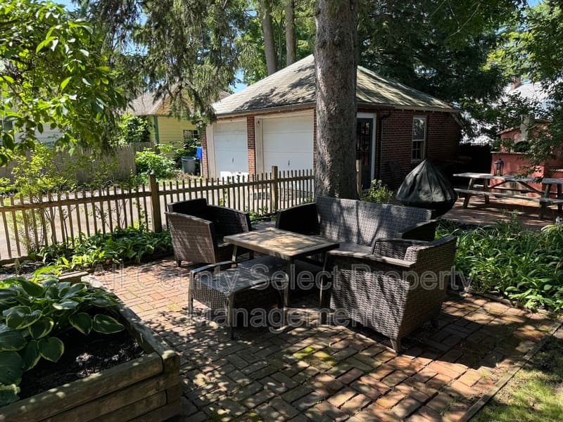 Beverly House: 38 Baker Ave