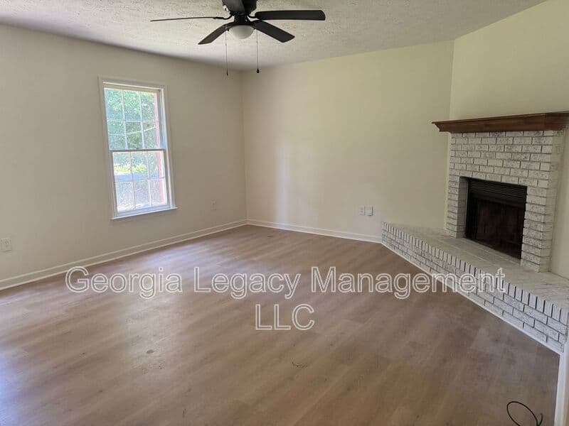 Athens House: 208 Highland Park Drive