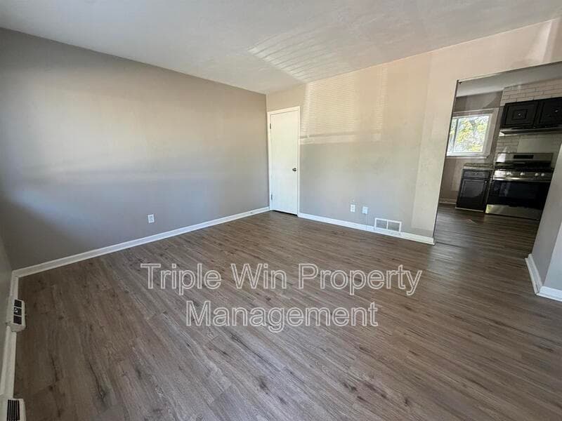 Maryland Heights House: 11490 Essex Ave