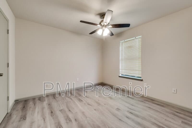North Richland Hills House: 7021 Lincolnshire Ln