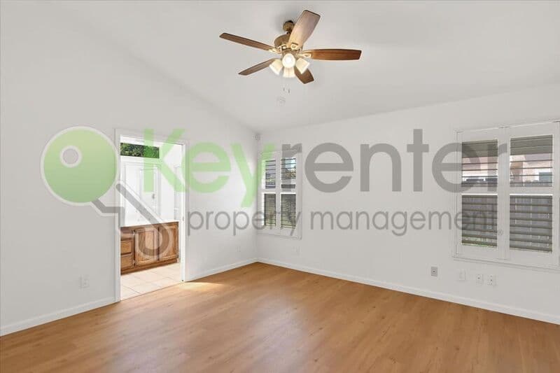 Sacramento House: 8428 Cassatt Way