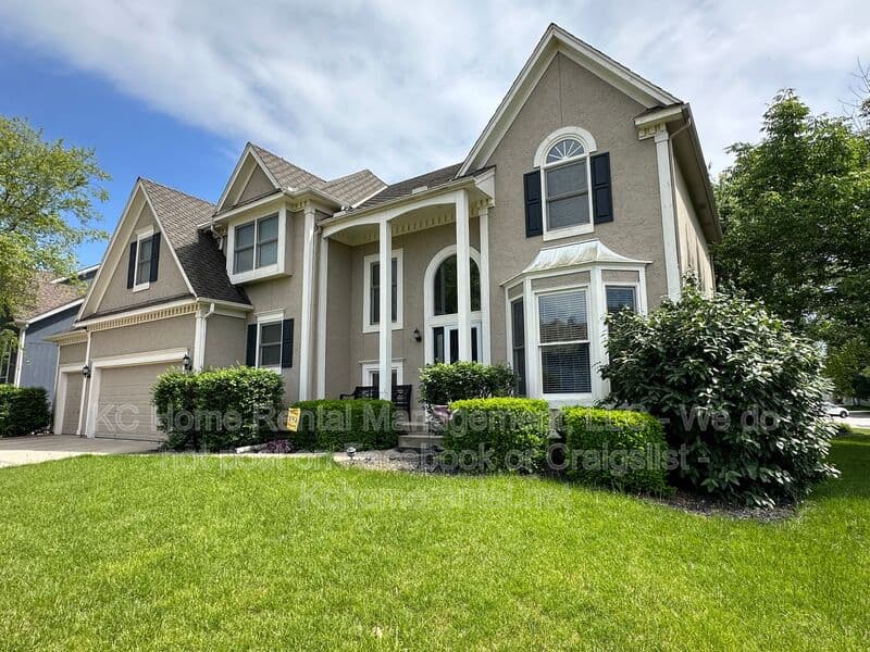 Overland Park House: 11429 W 142nd Ter