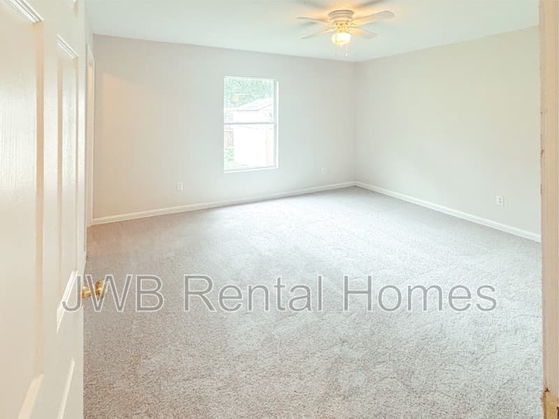 Jacksonville House: 2139 Sessions Ln