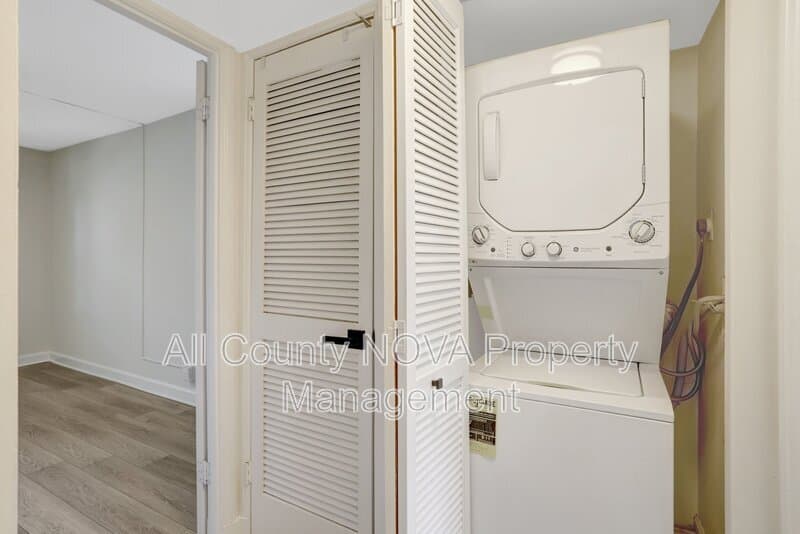 Arlington Condo: 2994 S Columbus St