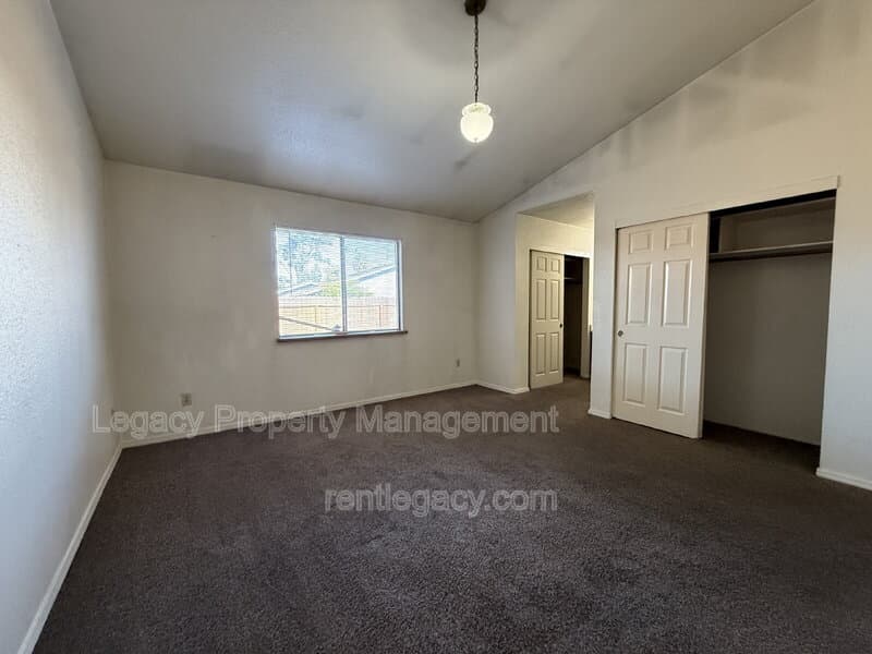 Sacramento House: 10 Gertz Ct
