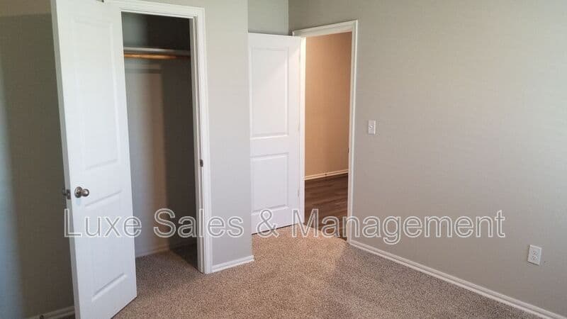 Bartlesville House: 3206 Roman Circle