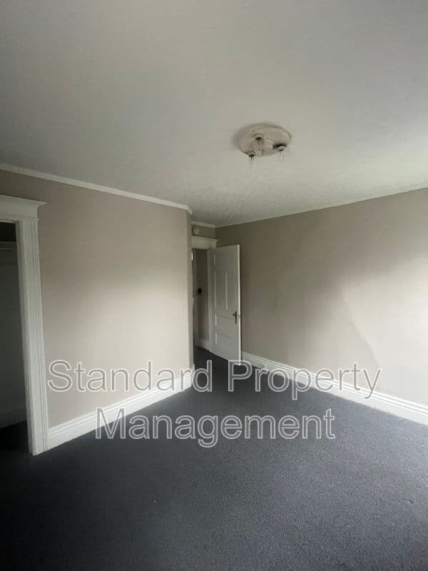 Rochester Condo: 293 Dartmouth St (Apt 2/Up)