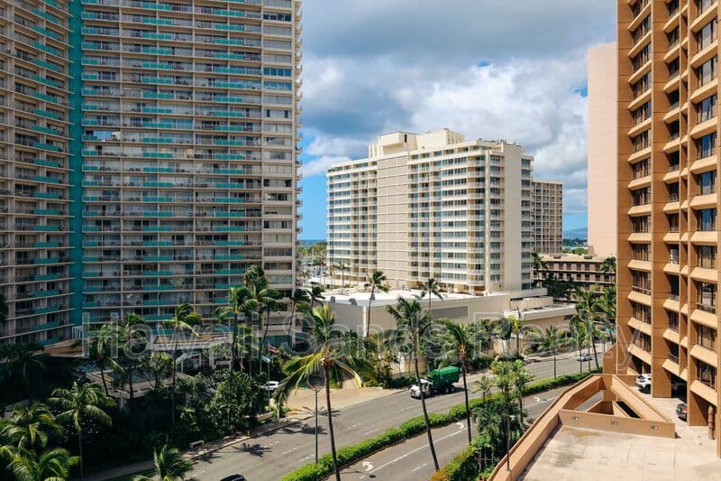 Honolulu House: 1804 Ala Moana Blvd