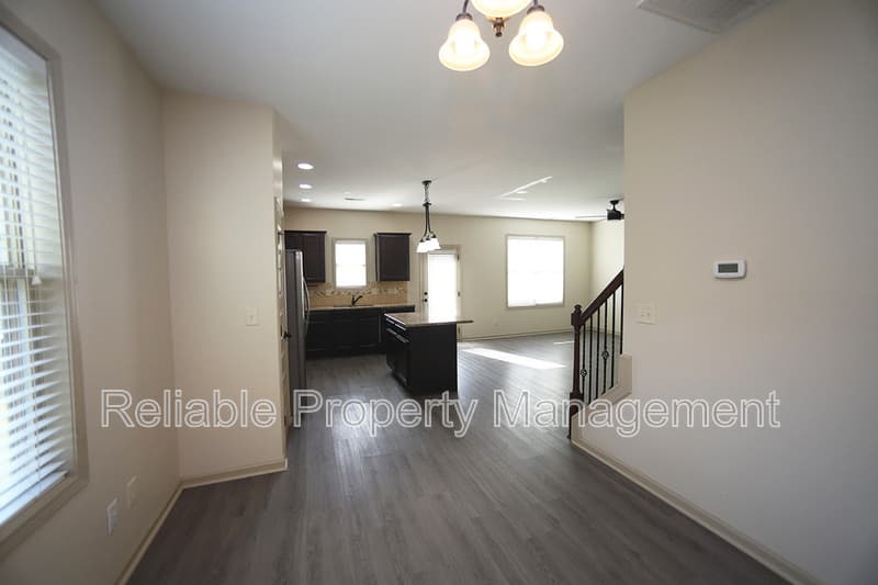 Clayton House: 198 Balboa Parkway