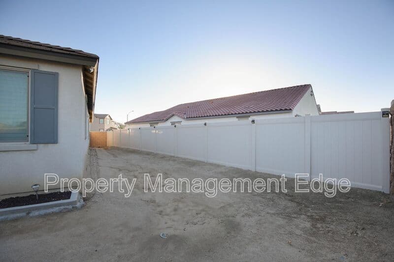 Menifee House: 29337 Chestnut St
