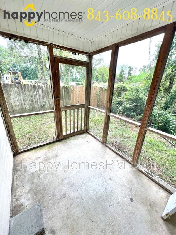 Charleston House: 1545 Ashley River Road