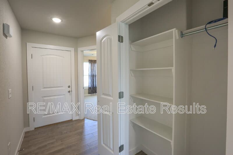 Centerton Condo: 480 Rama St