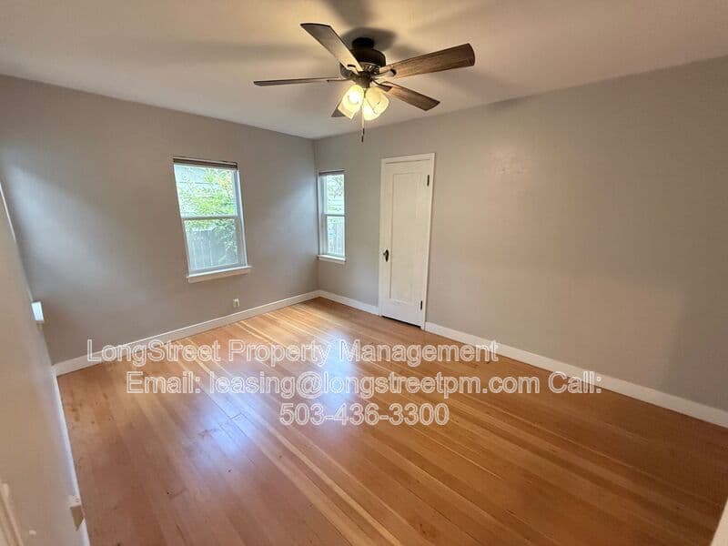 Salem House: 390 23rd St SE