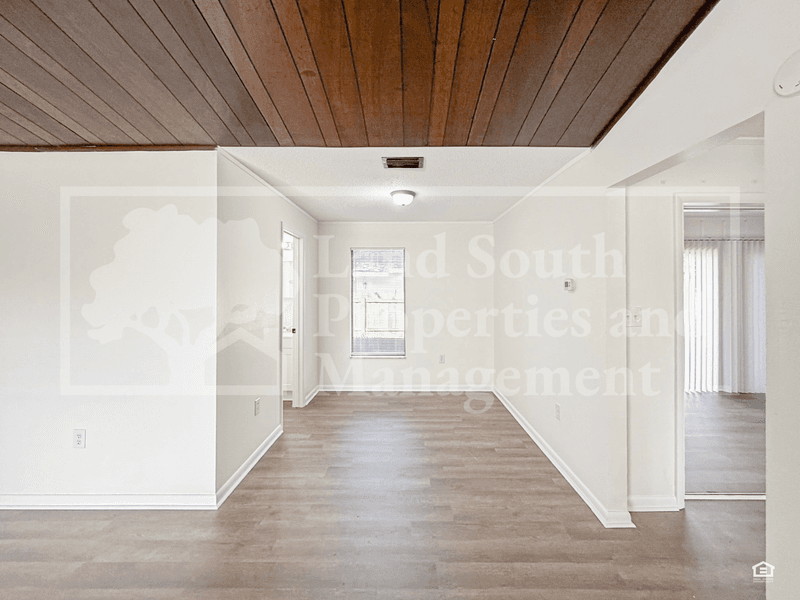 Lakeland House: 2417 Carolina Avenue