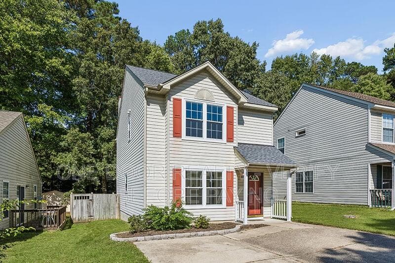 Williamsburg House: 139 Raintree Way