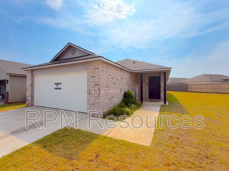 Yukon House: 12020 SW 32nd St