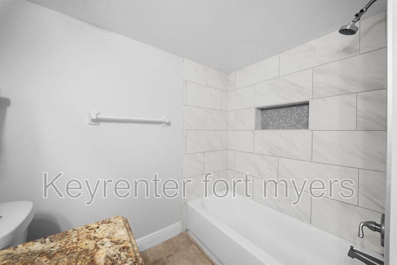 Fort Myers House: 11368 SUMMERWINDS CT