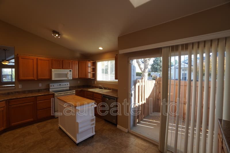 Aurora House: 3036 S Waco Ct