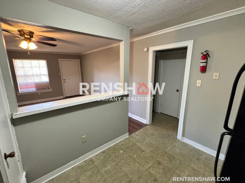 Memphis Condo: 3228 S Mendenhall Rd 2b