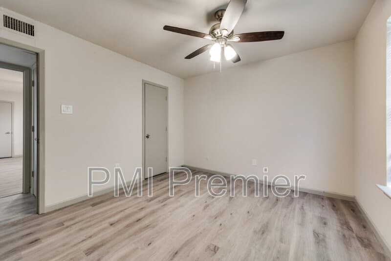 North Richland Hills House: 7021 Lincolnshire Ln