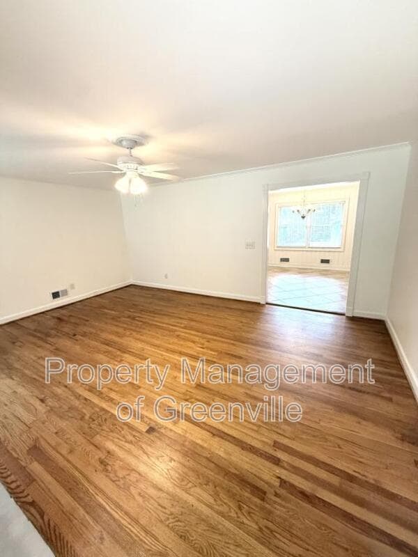 Taylors House: 205 W Lee Rd