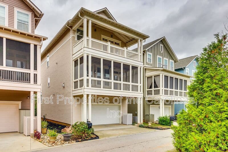 Rock Hill House: 799 Herrons Ferry Rd.
