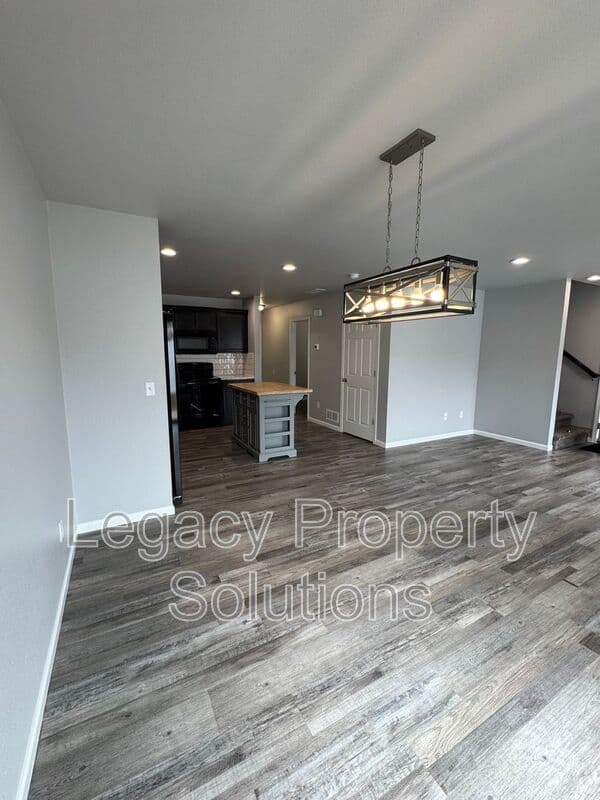Mandan House: 719 Hillcrest Dr.
