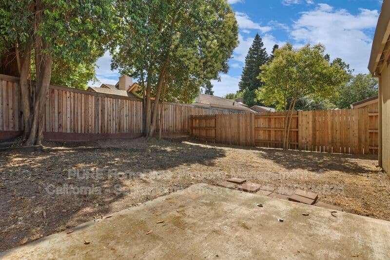 Fair Oaks House: 8128 Deseret Ave