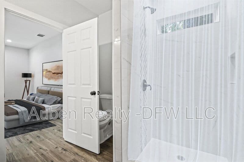 Denison House: 516 E Heron Street