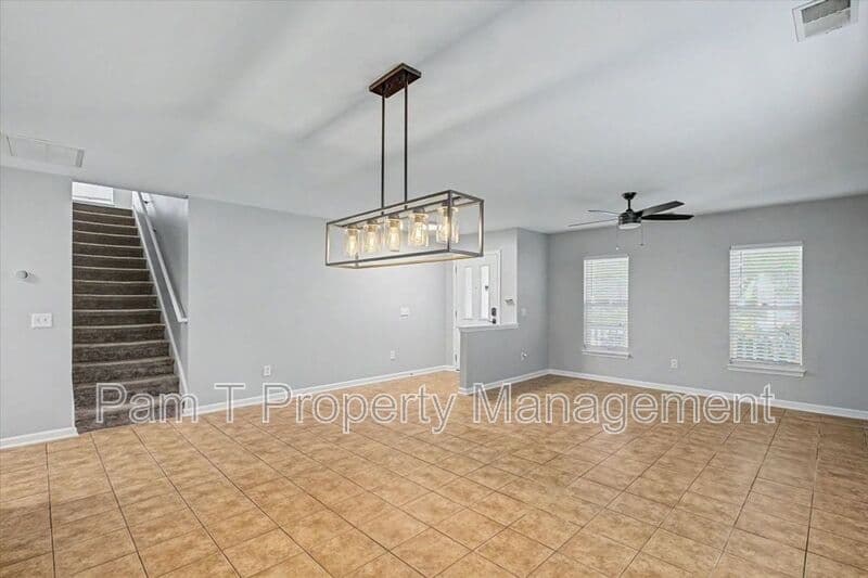 Pooler House: 4 Bainbridge Way
