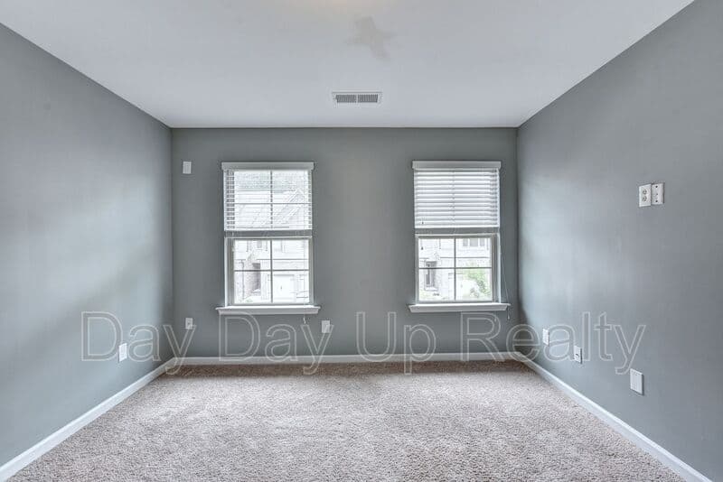 Suwanee House: 5605 Bright Cross Way