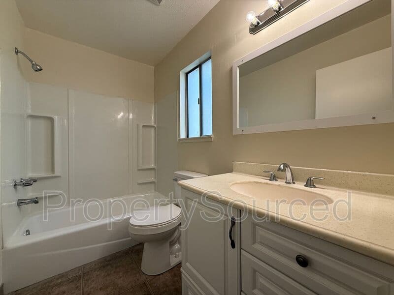 Modesto House: 317 De Vega Ct