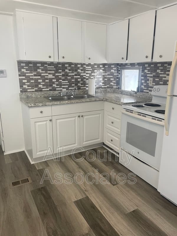 Holiday House: 2132 Kepner Dr