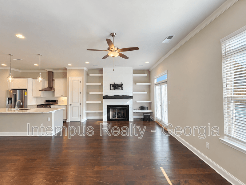 Smyrna House: 1260 Stone Castle Cir SE