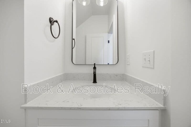 Raleigh House: 2815-101 Wilcox Place