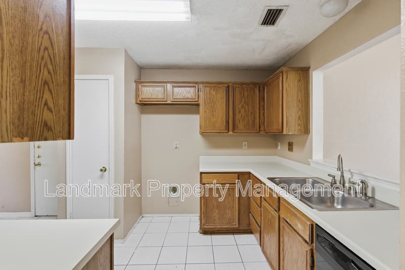 Cedar Hill House: 508 Sims Drive