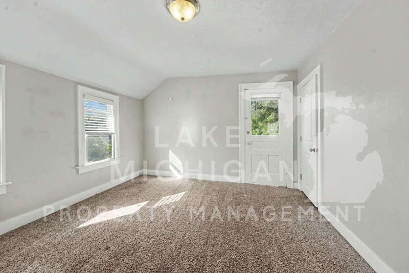 Grand Rapids House: 41 Diamond Ave NE