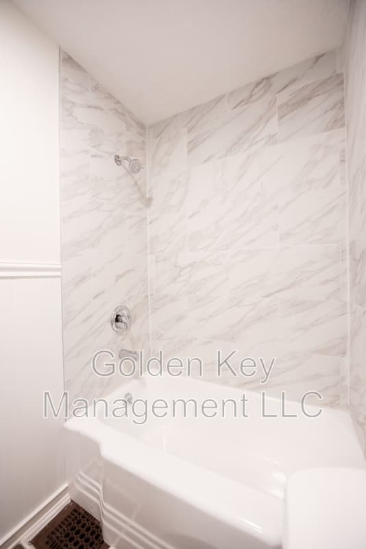 North Olmsted Condo: 5195 Dover Center Road - 2